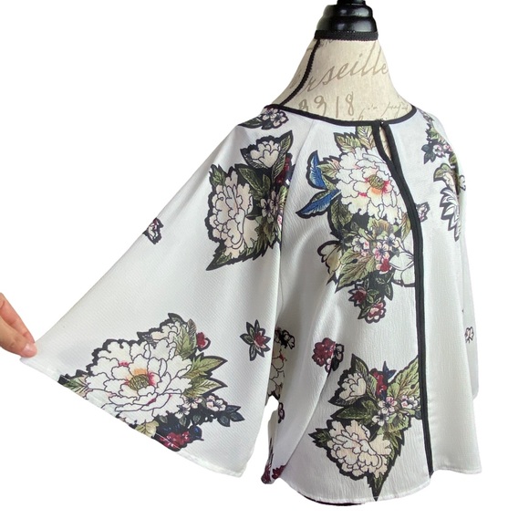 Floral Kimono White Blouse - Picture 4 of 13